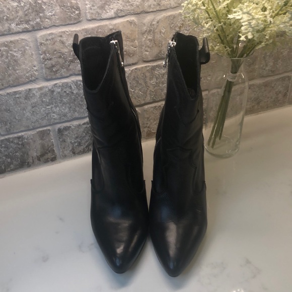 Charles David - Picture 5 of 13